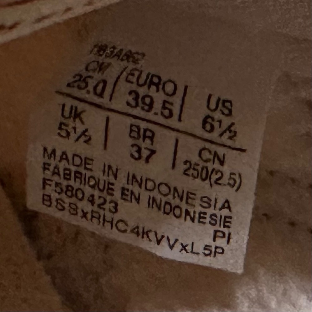 Onitsuka Tiger Tokuten "Cream/Caramel" Sneakers Size 6.5 M / 8 W - Picture 9 of 9